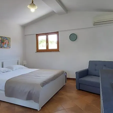 Semesterbostad Studio House Lelo Novigrad Istria